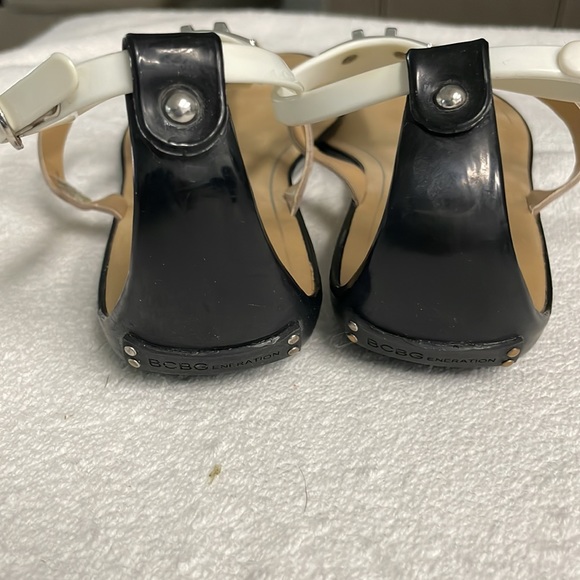 ✅BCBG T-Strap Sandals TRI-COLOR - Picture 2 of 7